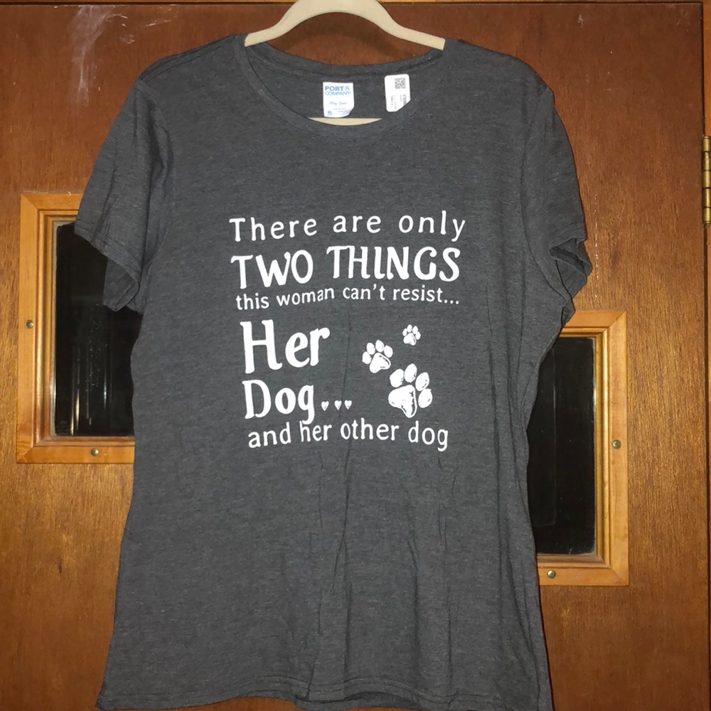 Graphic tee 🐶